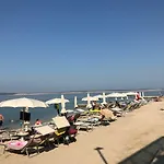 בית הארחה Family Vesna- 100 M -center