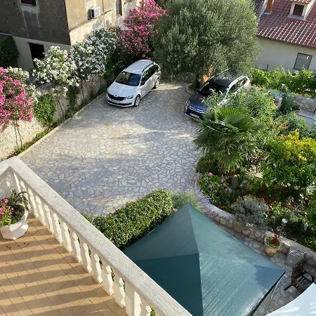 Family Vesna- 100 M -center Crikvenica