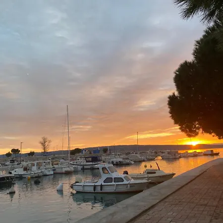 Guest house Family Vesna- 100 M -center Crikvenica