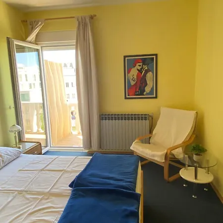 Guest house Family Vesna- 100 M -center