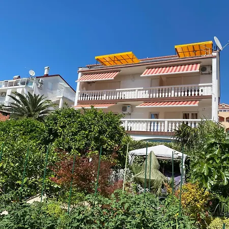 Family Vesna- 100 M -center Guest house Crikvenica