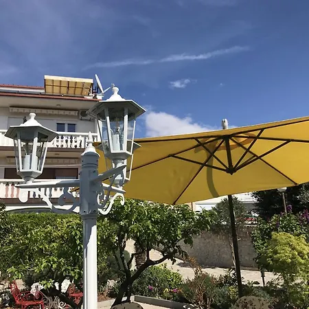 Family Vesna- 100 M -center Guest house Crikvenica