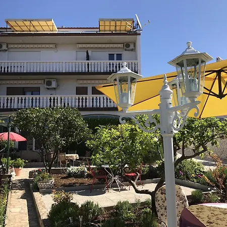 Guest house Family Vesna- 100 M -center Crikvenica