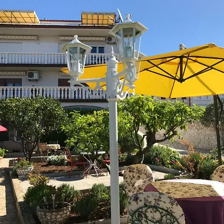 Family Vesna- 100 M -center Guest house 3*