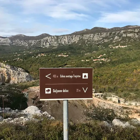 Family Vesna- 100 M -center Gostinjska kuća