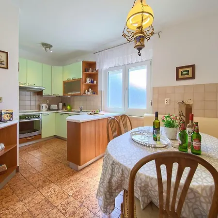 Family Vesna- 100 M -center Guest house 3*