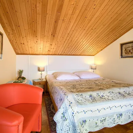 Guest house Family Vesna- 100 M -center 3*