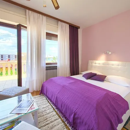 Family Vesna- 100 M -center Guest house