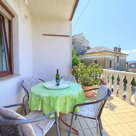 Guest house Family Vesna- 100 M -center