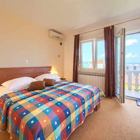 Family Vesna- 100 M -center Guest house Crikvenica