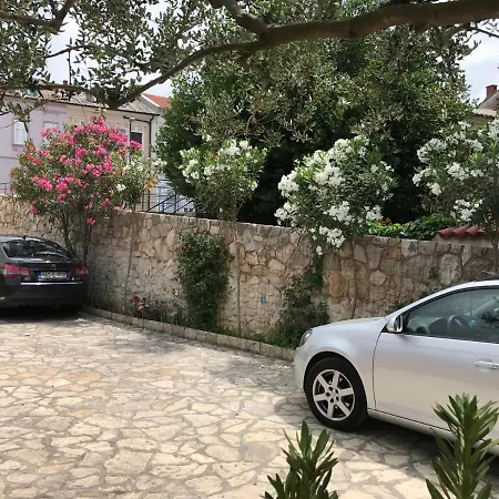 Guest house Family Vesna- 100 M -center