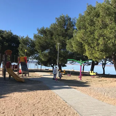 Family Vesna- 100 M -center 招待所