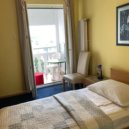 招待所 Family Vesna- 100 M -center 茨里克韦尼察