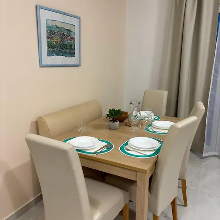 Family Vesna- 100 M -center Guest house 3*