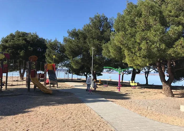 Family Vesna- 100 M -center Pensión