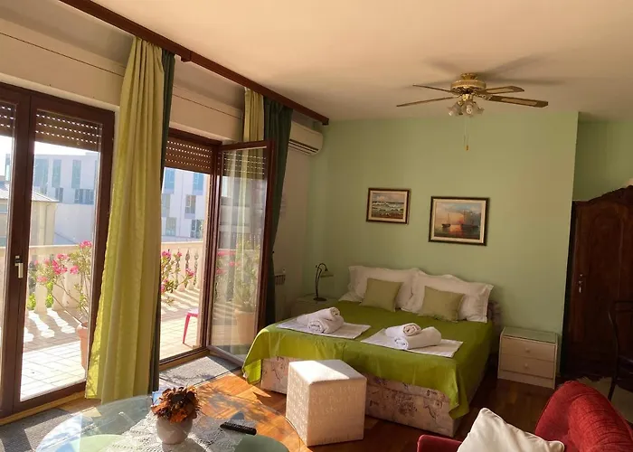 Family Vesna- 100 M -center Pensión 3*