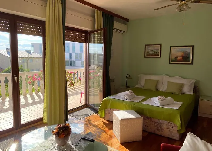 Pensión Family Vesna- 100 M -center 3*