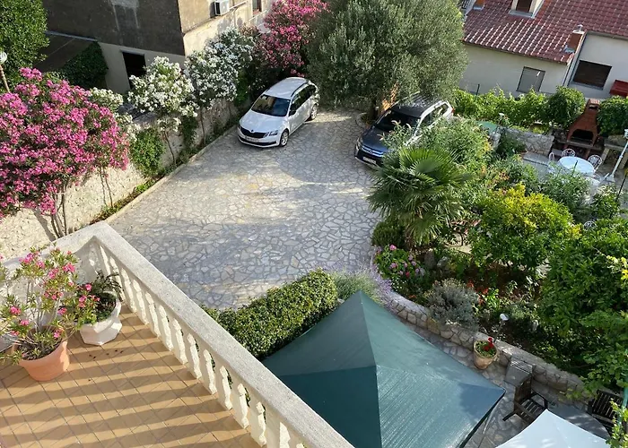 Family Vesna- 100 M -center Crikvenica