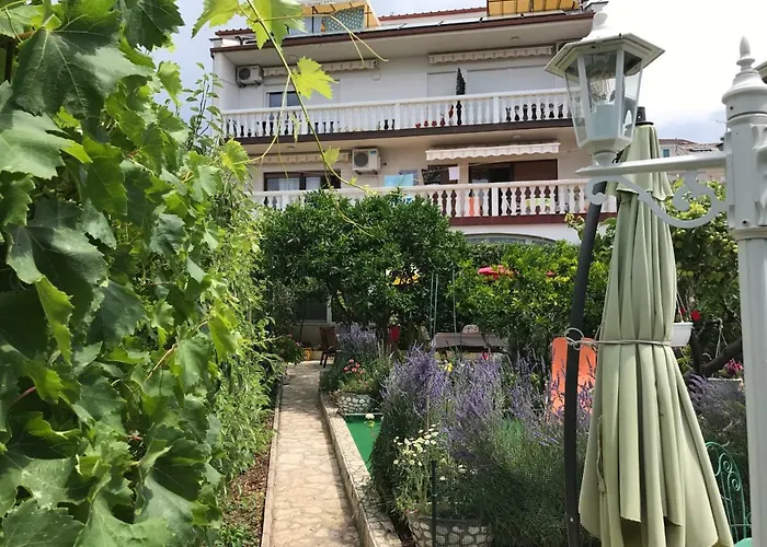 Family Vesna- 100 M -center Crikvenica